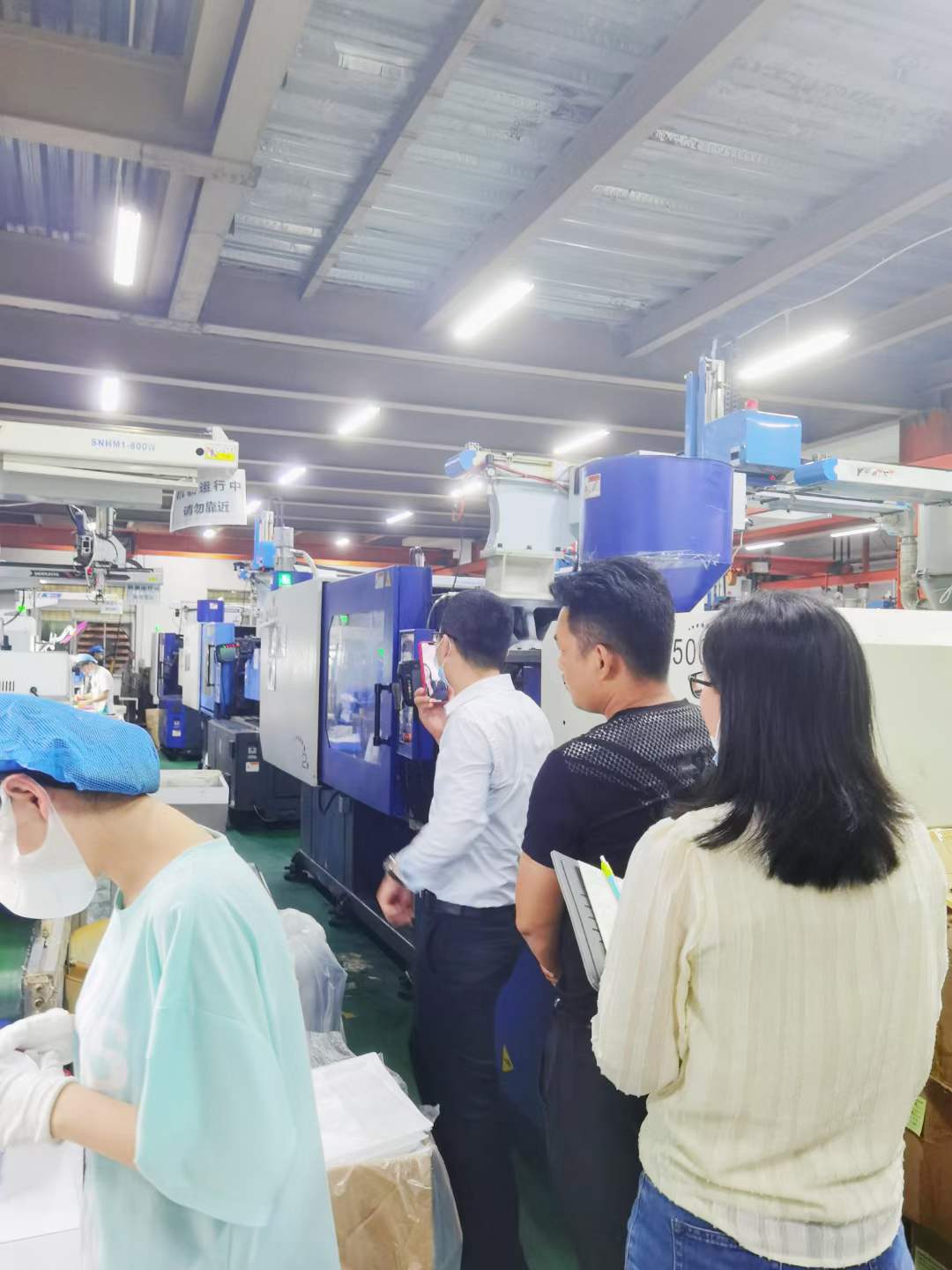 疫情當(dāng)前換個方式看注塑模具加工廠